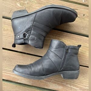 Women booties size 10W